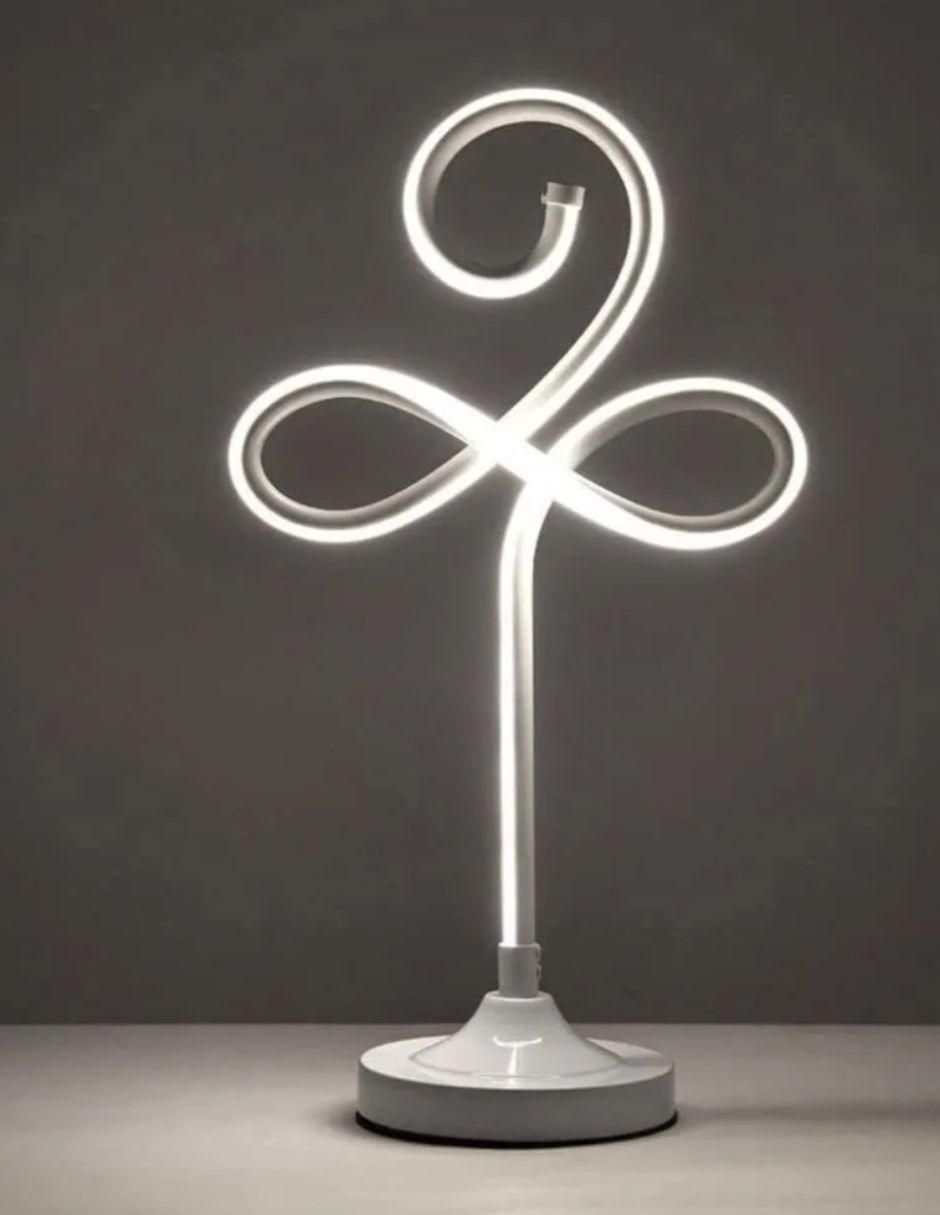 Lámpara de escritorio LED 2