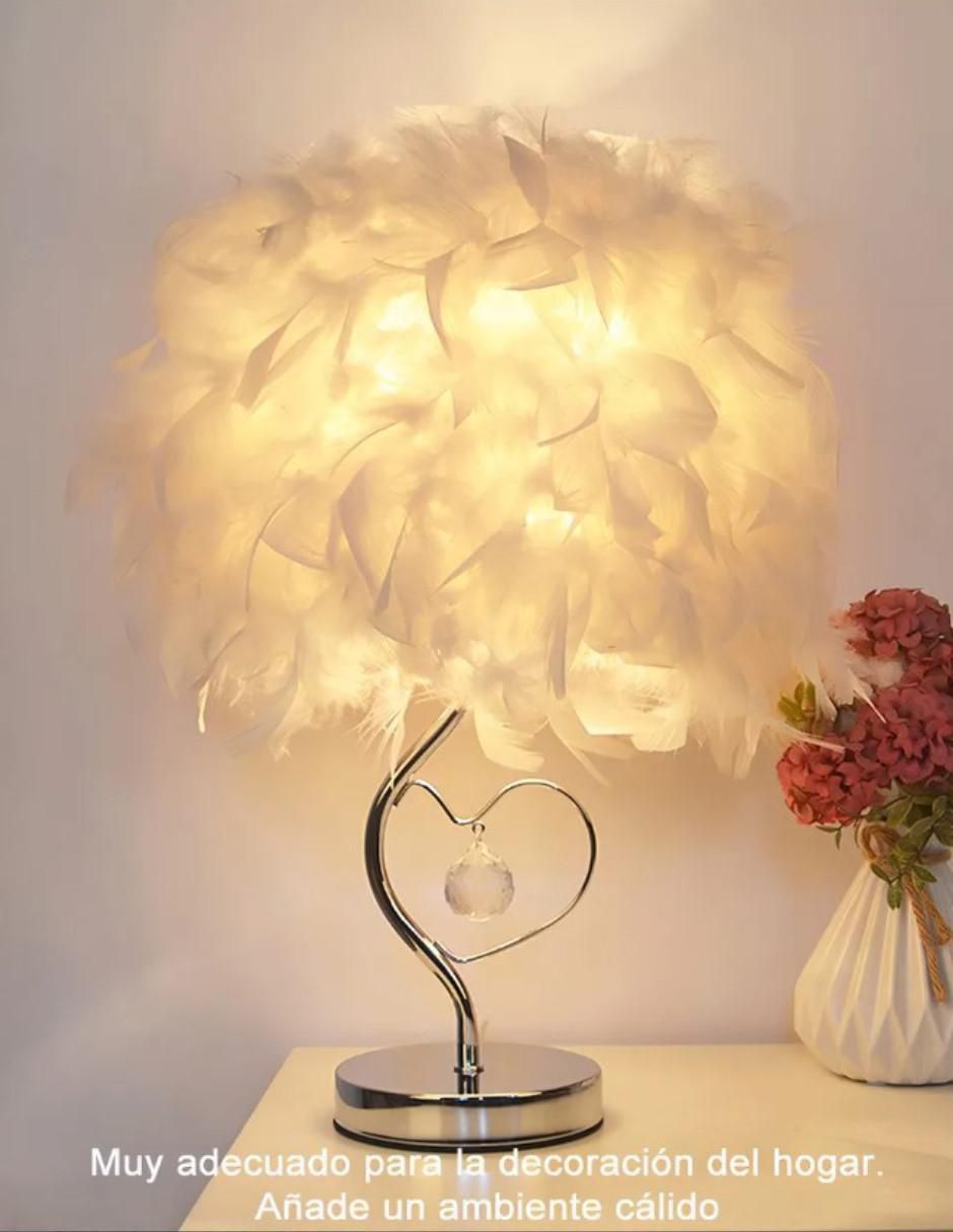 Lampara mesa led con plumas y base cromada con corazón 5